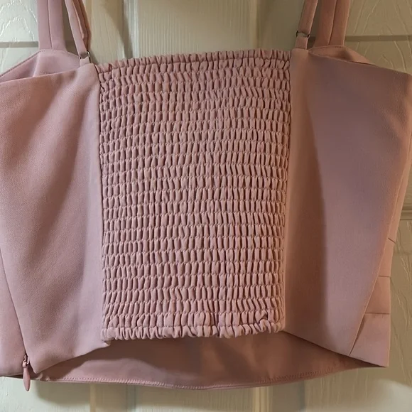 LAST CHANCE!
Make an offer! Pink Abercrombie Ruched Tank - Picture 4 of 5